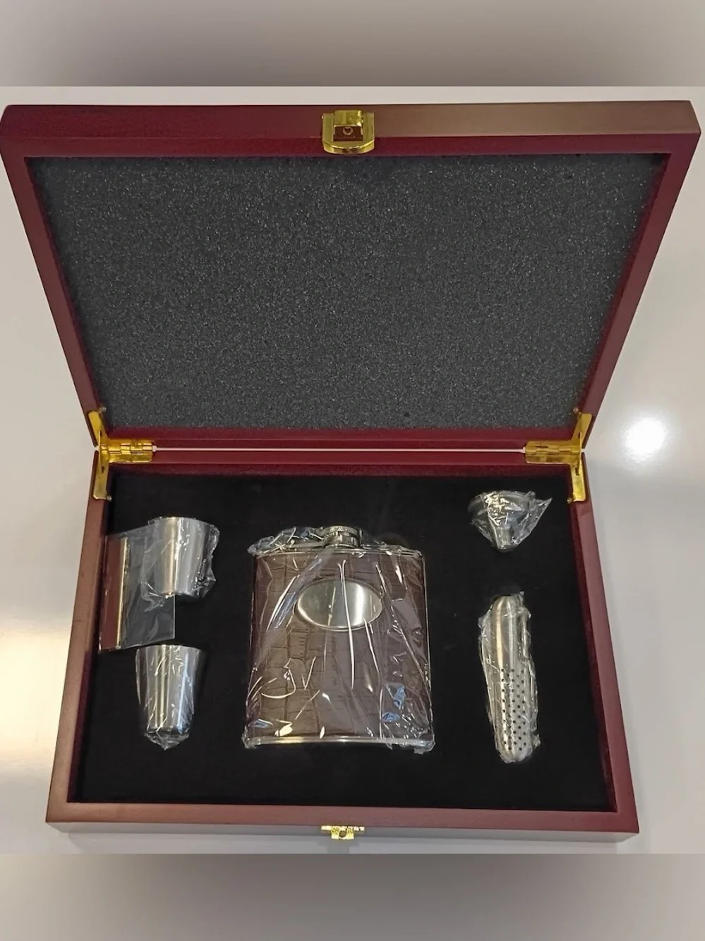 Lenox Gorham That’s Entertainment 5 Piece Brown Leather Flask Set in Wood Box
